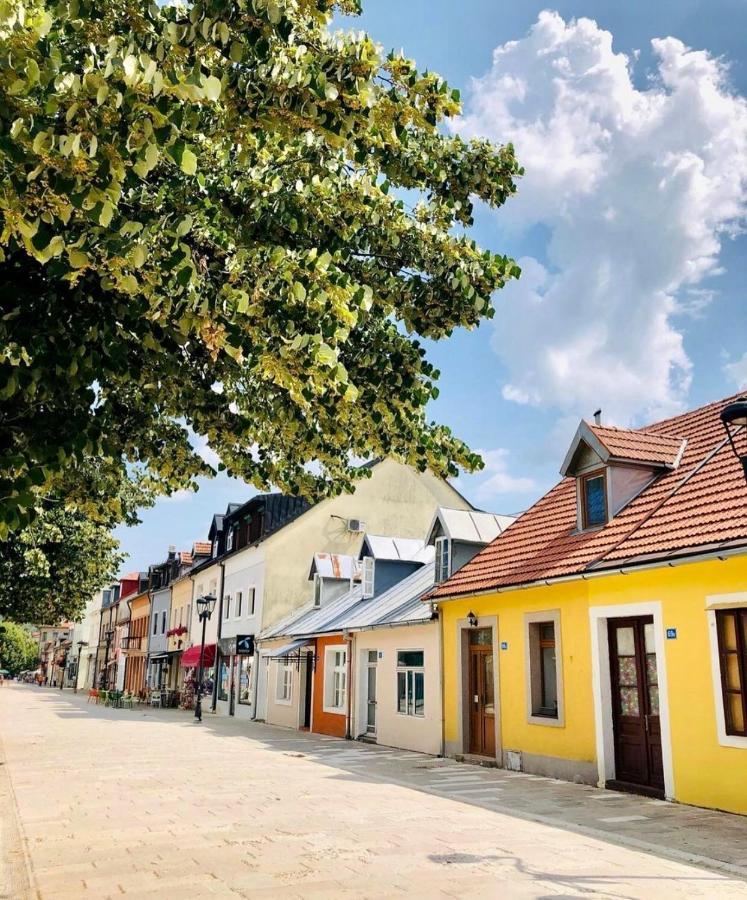 Lux Apartmani Centar Cetynia Zewnętrze zdjęcie